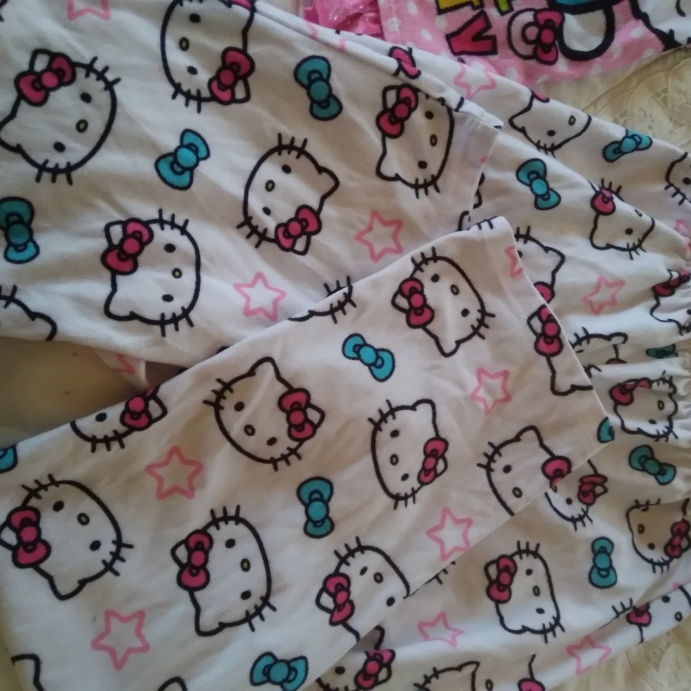 Hello kitty girls 7/8 pajamas set with satin like ruffled edges & collar